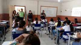 Policiais fazem visita a Escola São Sebastião